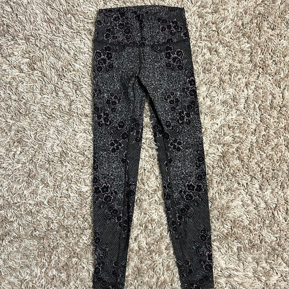 Lululemon Align - Picture 1 of 3